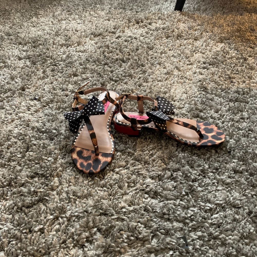 Women’s sandals
